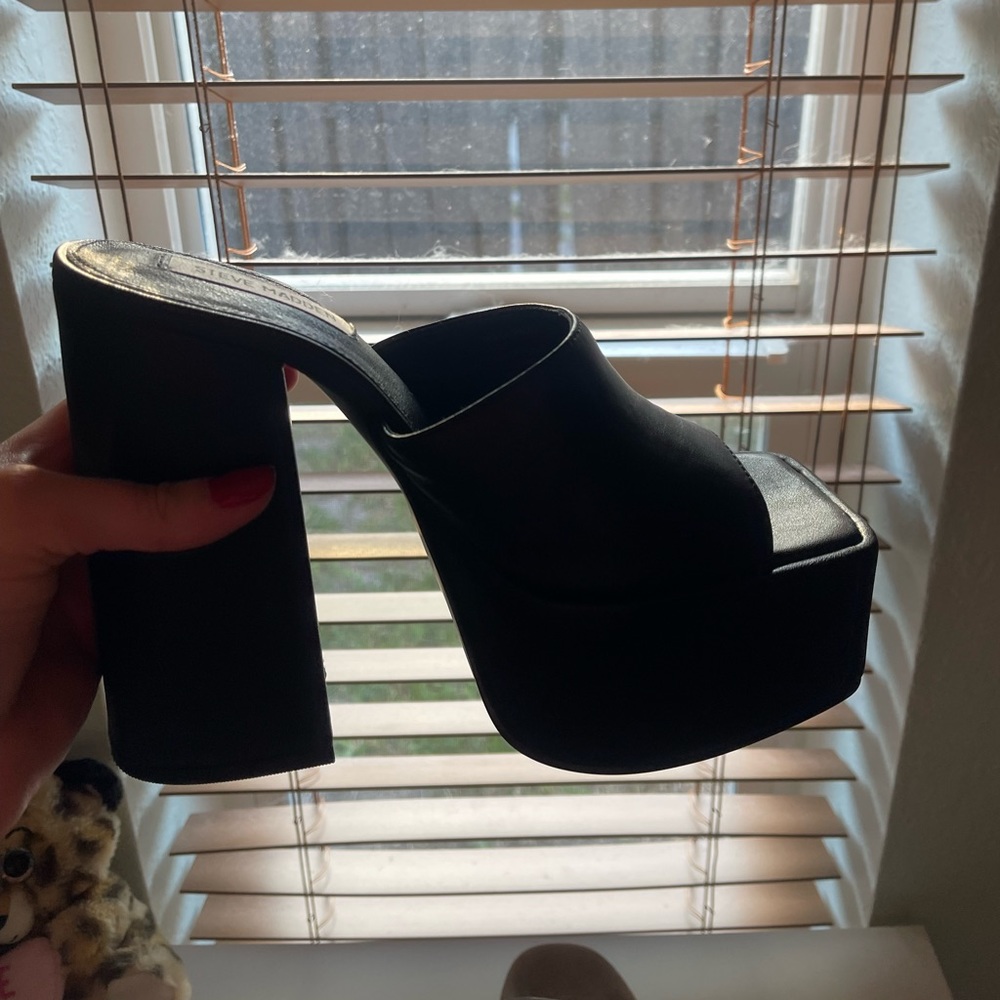 STEVE MADDEN BLACK, PLATFORM HEELS